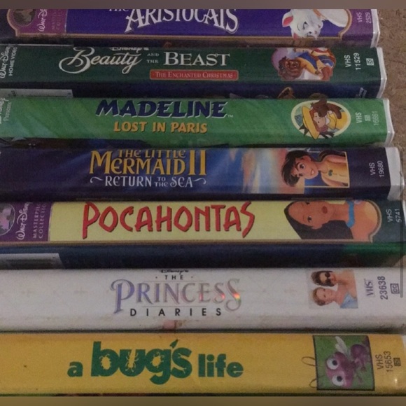 Kids Disney and Universal VHS Tapes - Picture 2 of 5